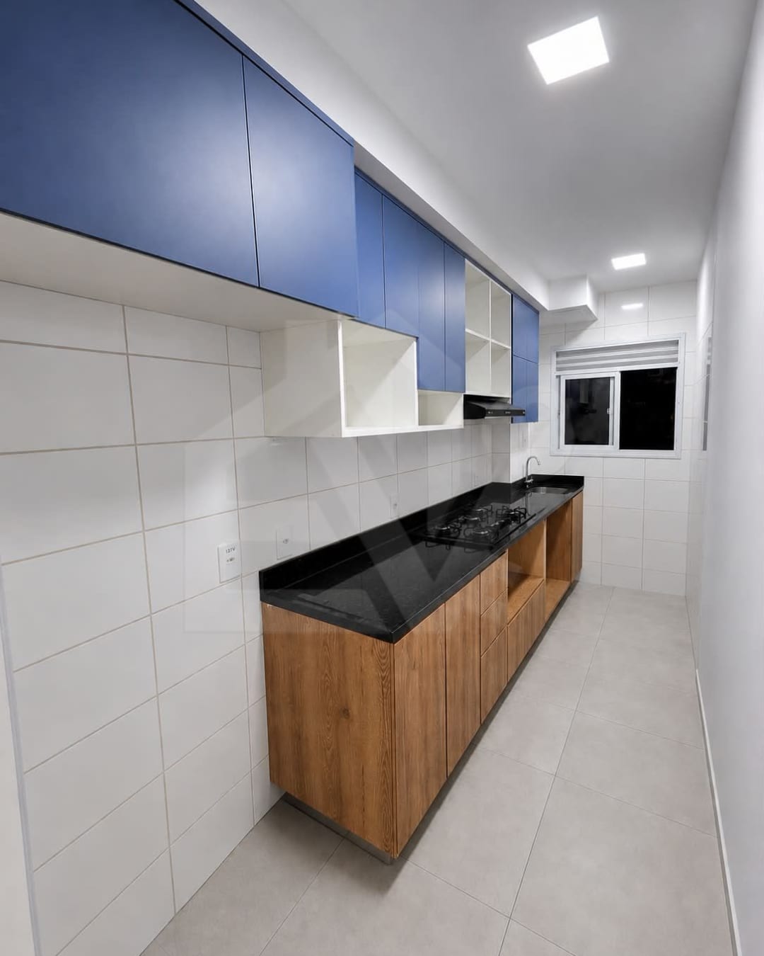 Outro ângulo da cozinha do apartamento 402